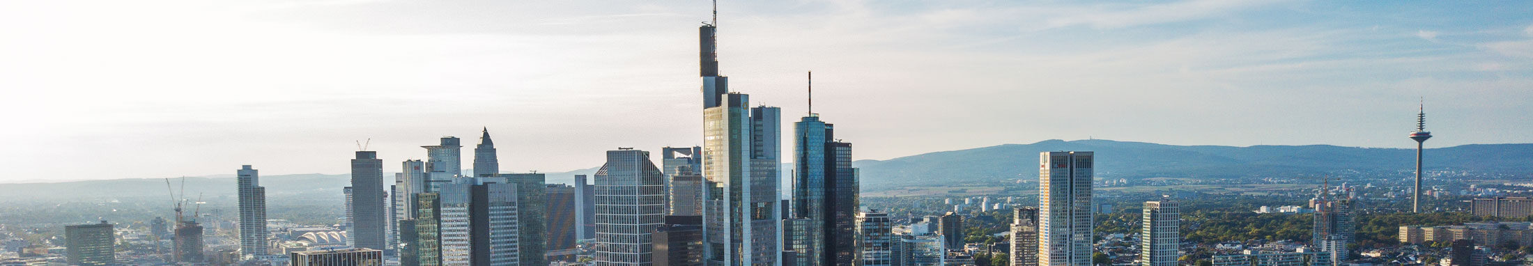 Foto der Stadt Frankfurt am Main am Tag.