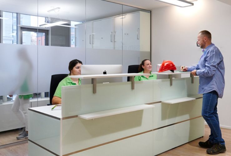 Empfangsbereich eines Arbeitsschutz-Unternehmens.