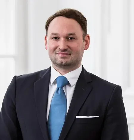 Portrait von Maximilian Riedmeier. Leiter Geschäftsentwicklung bei der Arsipa.