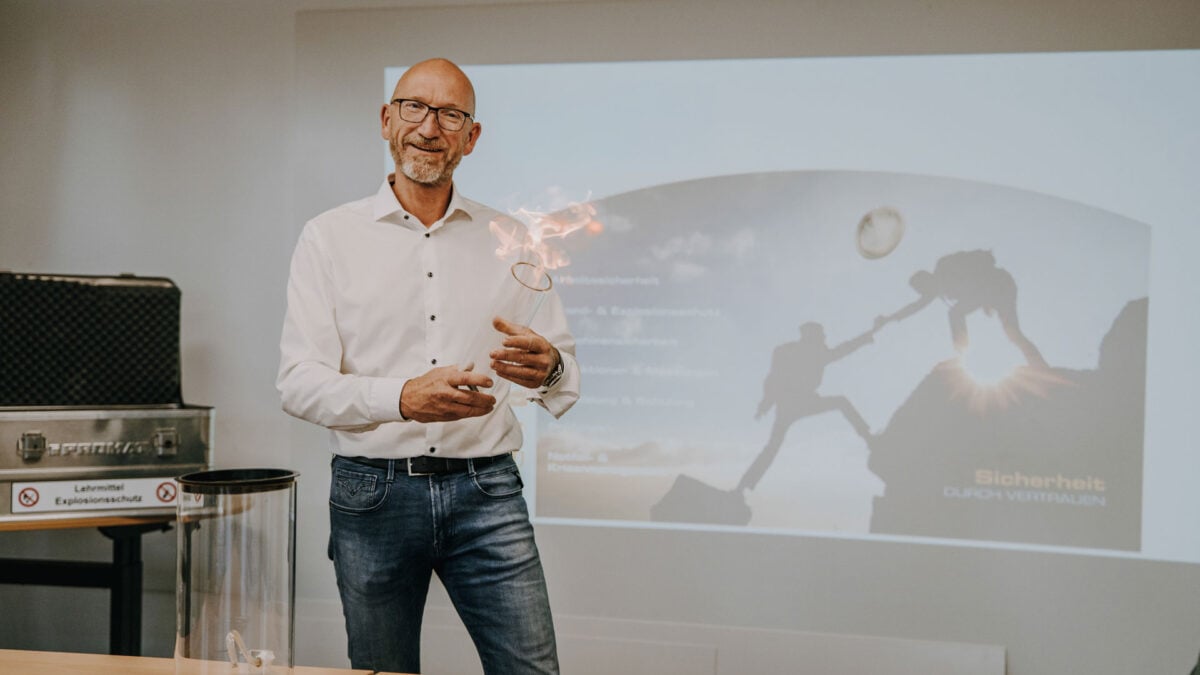 Unterweisung in Präsentationsform zum Brandschutz.