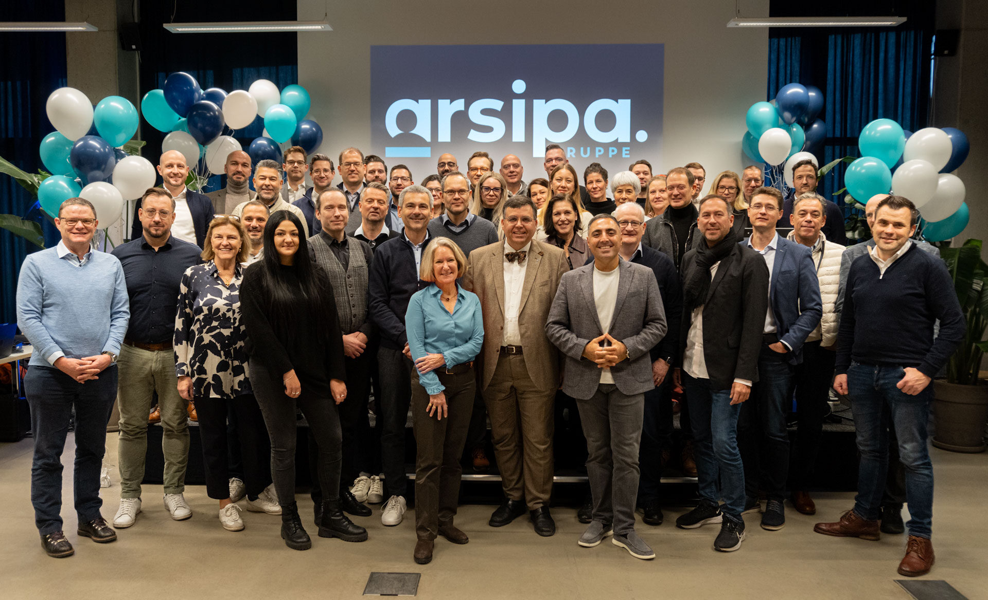 ALTES-Gruppenfoto der Mitarbeitenden der Arsipa.