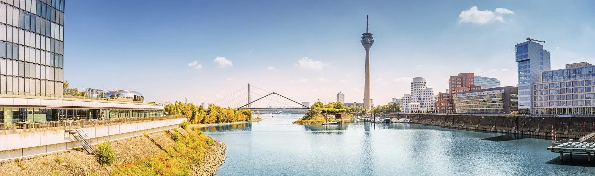 Ein Foto von Düsseldorf und dem Rhein